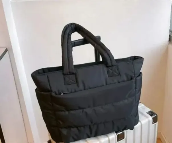 Bolsa acolchoada preta nylon