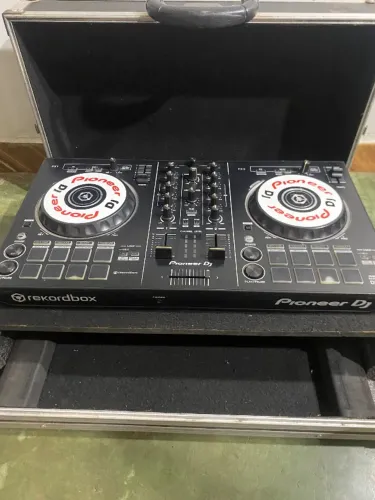 Vende-se controladora de dj + case 