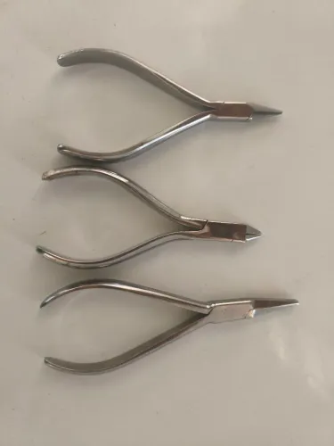 3 Alicates ortodônticos