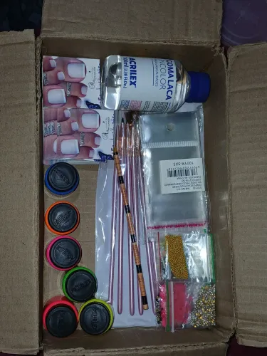 Vendo esses produtos de adesivo artesanal