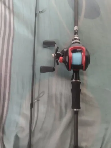 Kit Vara de pesca com carretilha e linha nova nunca usada