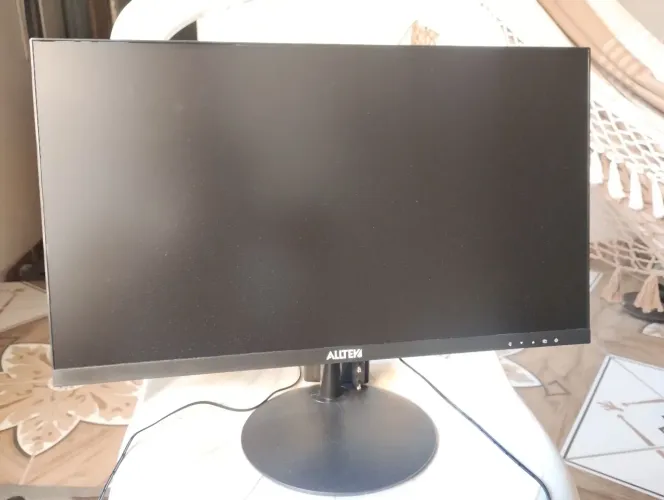 Monitor para PC com apenas 3 meses de uso e nota fiscal
