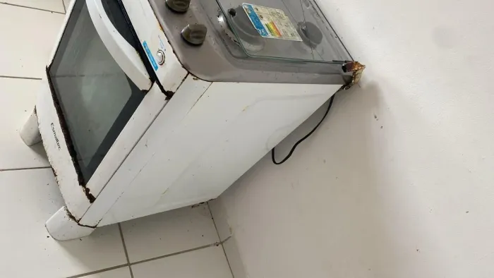 Vende se fogão em perfeito estado para uso contato *)