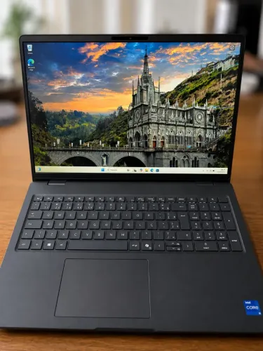 Dell Pro 16 | Intel Core i5 13ª Geração | 16GB RAM | SSD 256GB | Garantia Dell até 2028