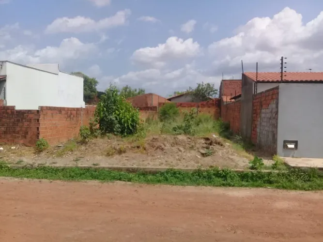 Alugo terreno por 1800 reais