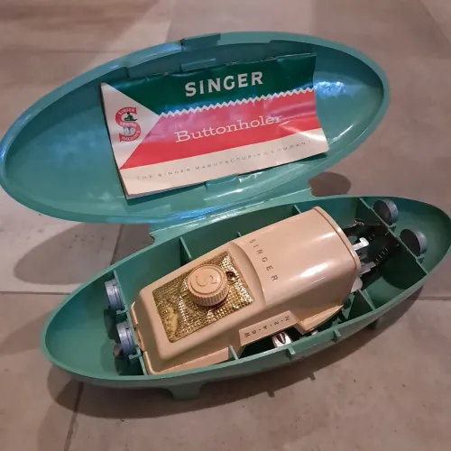 Antigo Caseador de botões Singer (1960)