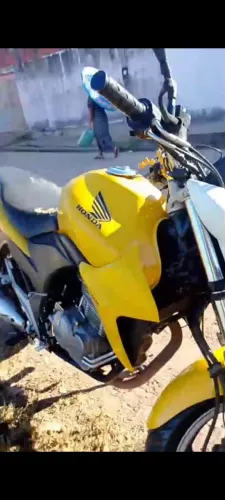 Vende-se uma ou troca CB 300R 2012