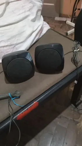 Vendo 2 caixinhas de alto falantes de sistema de Home Theater !