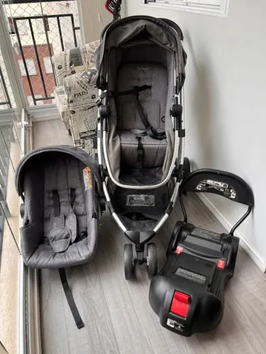 Carrinho de bebê com bebê conforto (isofix)