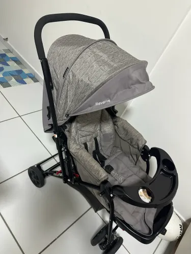 Vende-se carrinho de bebê