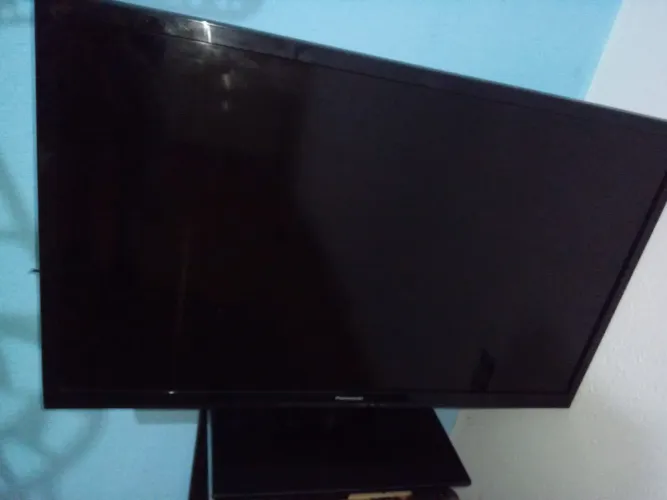 TV Panasonic 32 Polegadas LED (Modelo TC-L32XM6B) - Perfeito Estado