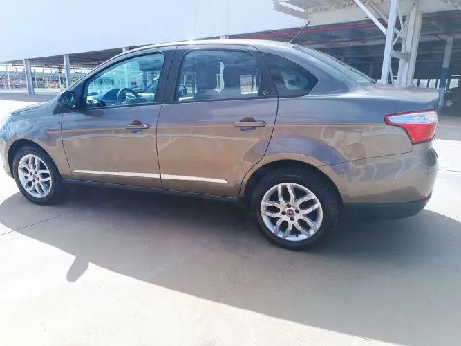 Fiat Grand Siena Essence Dual. 1.6 Flex 16V 2014