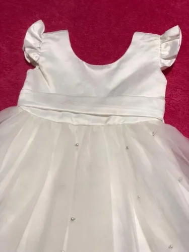 Vestido infantil com aplicação de pérolas 2 a 4 anos