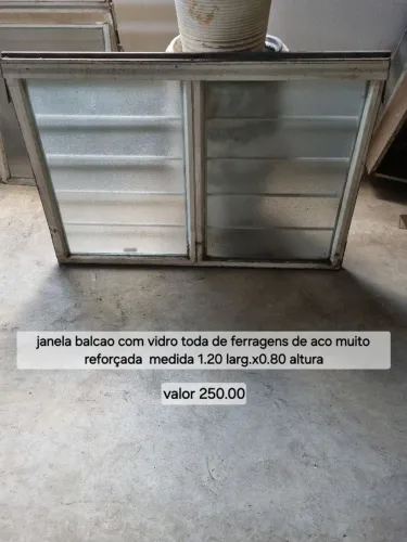 Janela aco com vidros
