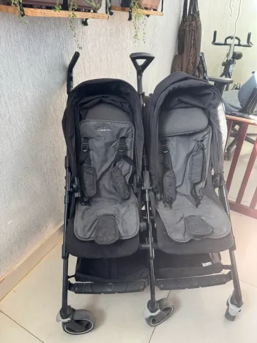 Carrinho de bebê para gêmeos ou idade próxima - maxi cosi dana for 2