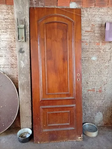 Vende se porta usada