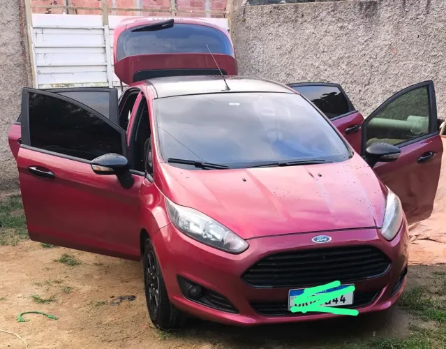 Ford Fiesta 1.6 16V Flex Aut. 5P 2015