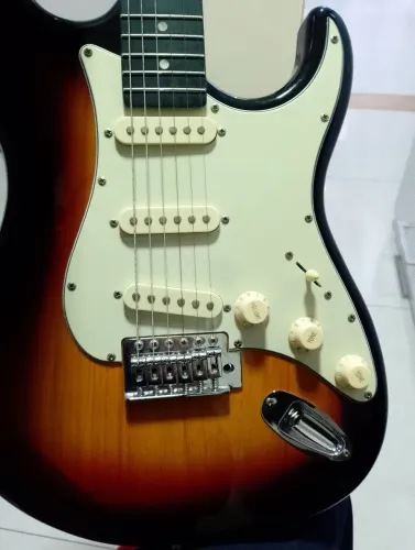 Guitarra Memphis MG 30 seminovinha 