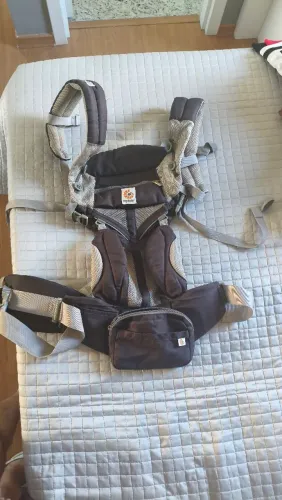 Canguru ergonômico com bolso e suporte lombar