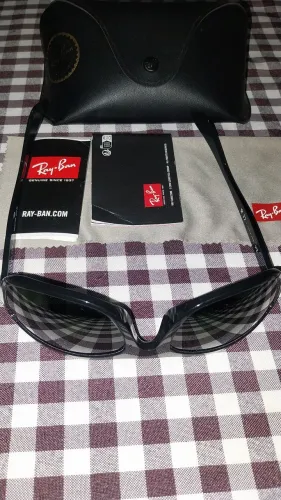 Óculos original seme novo sem marcas de uso