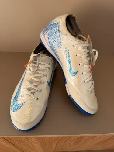 Chuteira Nike mercurial Society 