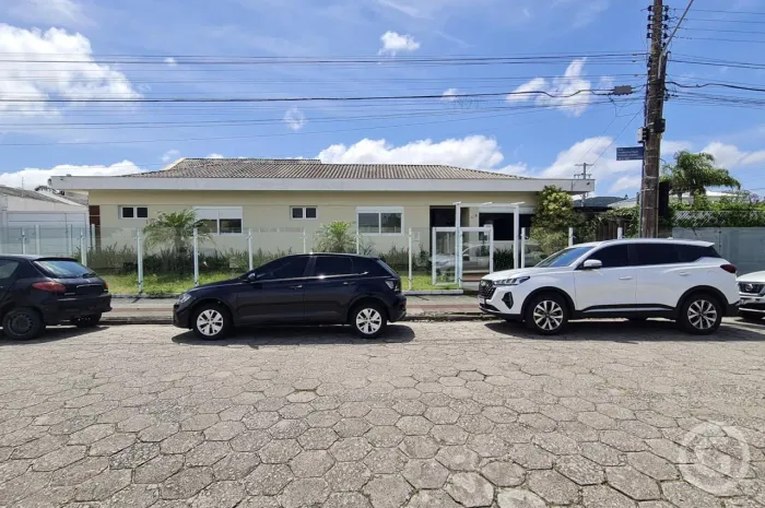 Casa comercial ampla em Santa Mônica