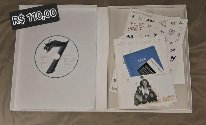 Álbum BTS "Map of the Soul: 7" (aberto)