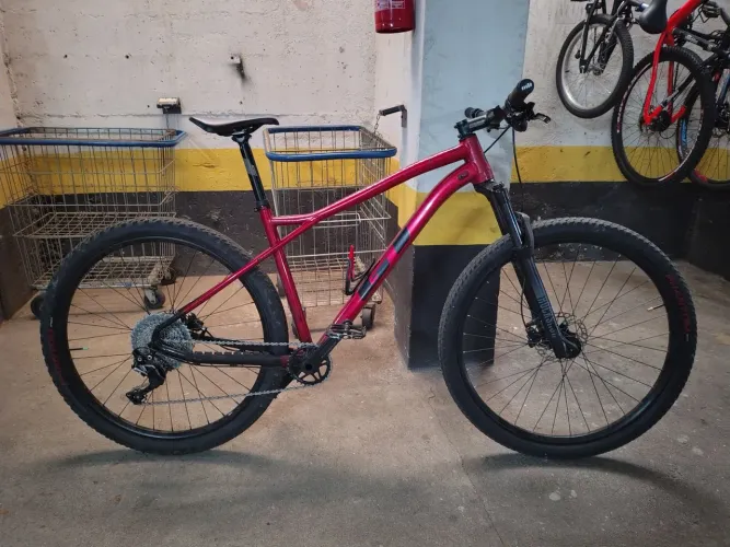 GT Avalanche 29 Boost Tapered 11v Rock Shox Recon 120mm
