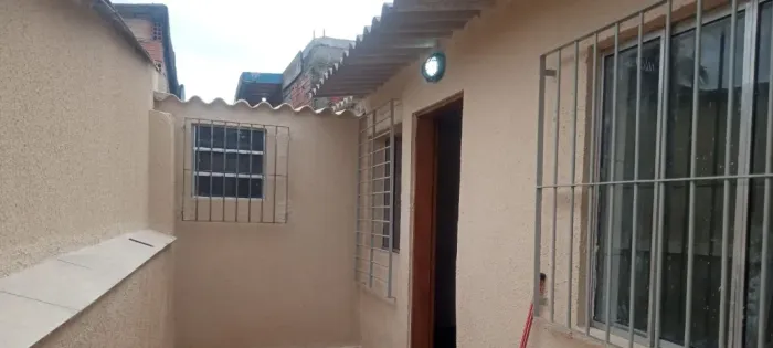 Aluga-se Casa Térrea Independente e Quintal Privativo | Parque São Vicente - SV