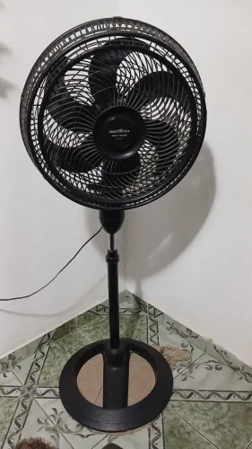 Vendo esse ventilador da marca Britânia de pé turbo potente