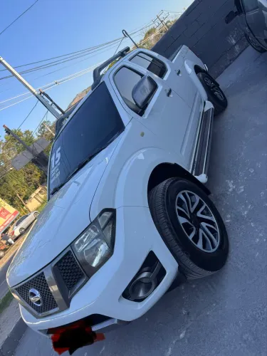 Nissan Frontier SV AT. CD 4X4 2.5 TB Dies. Aut. 2015