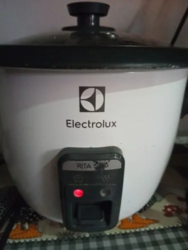 Panela de arroz Eletrolux 7 xícaras R4 70 reais 