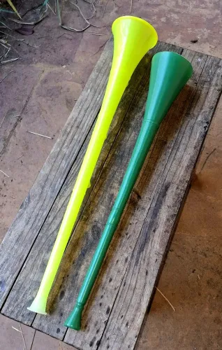 2 Vuvuzela R$: 20,00