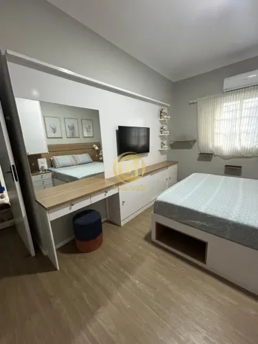 Casa com 2 Quartos e 1 banheiro à Venda, 108 m² por R$ 450.000