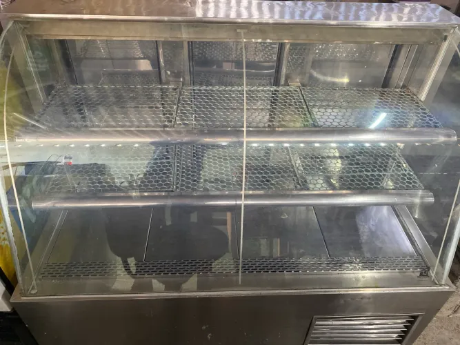BALCÃO GELADO VIDRO CURVO TODA INOX