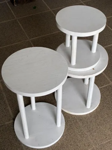 Conjunto com 3 Pedestais / Mesas de Apoio em Madeira - Branco
