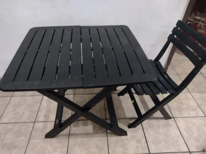 Mesa com 1 cadeira só