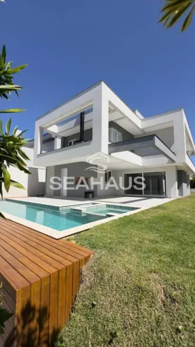 VENDA: Casa 4 Quartos, 4 Vagas, Alto Padrão com Arquitetura Moderna, Ingleses do Rio Verme