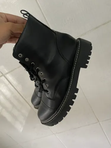 Botinha estilo coturno