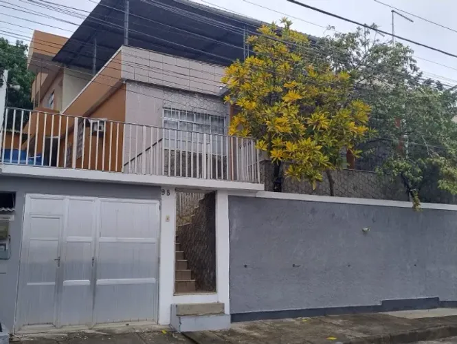 Casa 2 andares mais Terraço, centro de São Gonçalo, 4q, 2ban, 2coz, 1garag