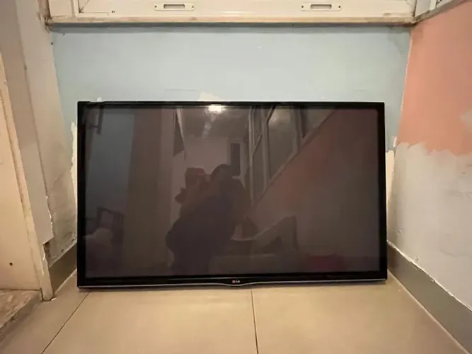 TV LG 50" COM DEFEITO - NÃO LIGA