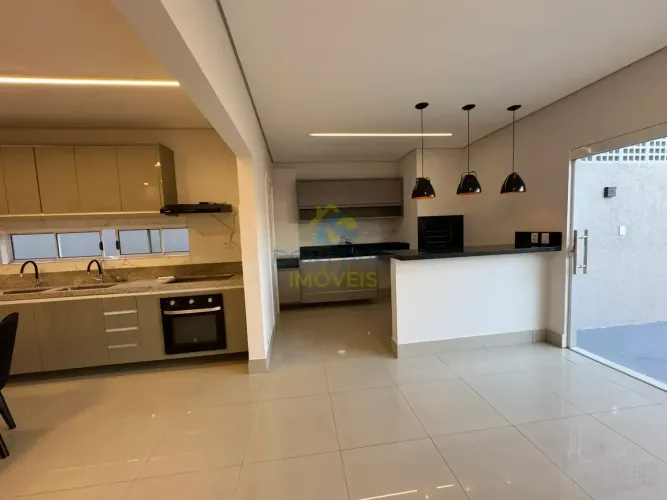 Sobrado para aluguel com 350 metros quadrados com 4 quartos em Jardim Itália - Cuiabá - MT