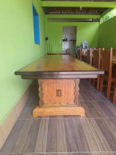 VENDO MESA DE MADEIRA MACIÇA ANGELIM COM 10 CADEIRAS