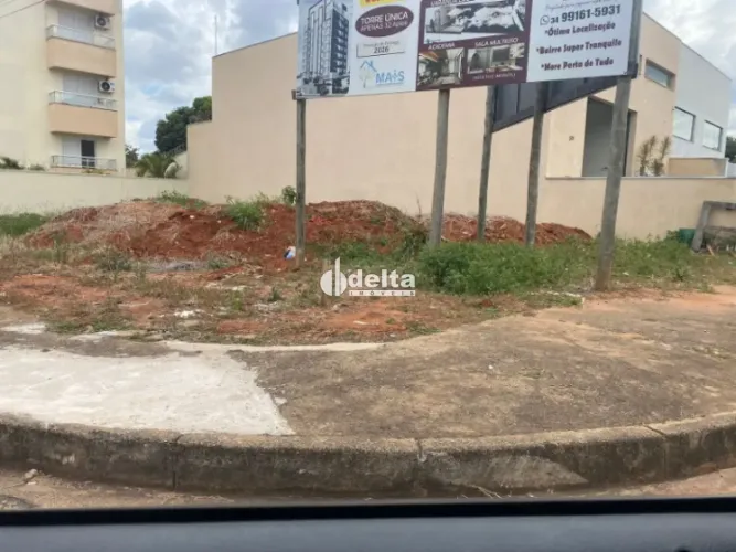 Terreno disponível para venda no bairro Laranjeiras em Uberlândia-MG