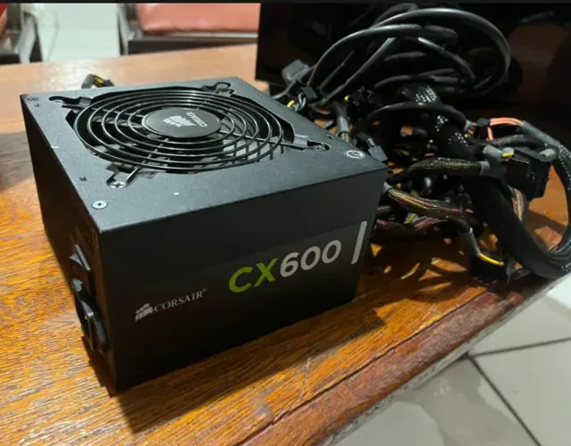 Fonte 600w Corsair Cx600