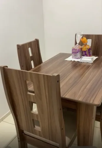 Mesa de Madeira 4 cadeiras
