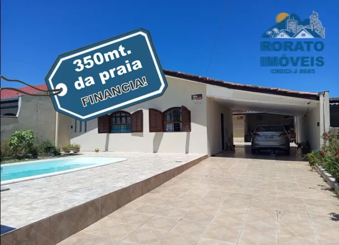 Casa a venda com piscina e amplo terreno em Matinhos
