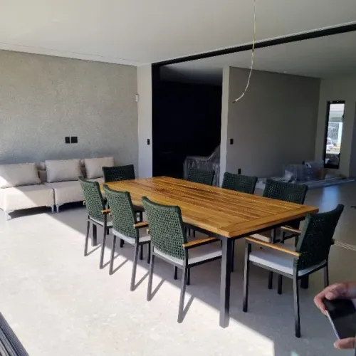 MESA DE MADEIRA C 8 CADEIRAS
