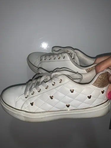 Tênis disney dourado
