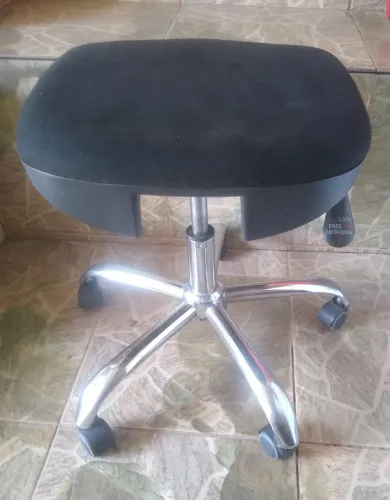 Cadeira de escritório sem apoio